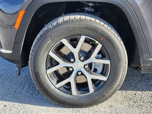 New 2025 Jeep Grand Cherokee L Limited image 7