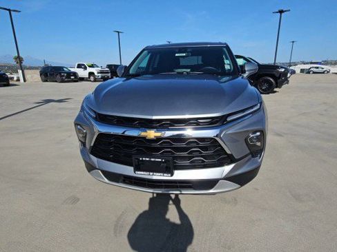 Used 2025 Chevrolet Blazer LT image 3
