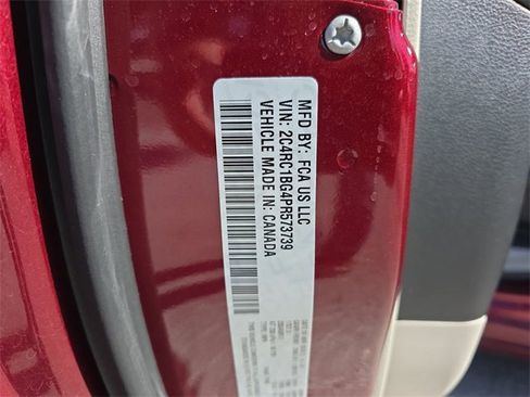 Used 2023 Chrysler Pacifica Touring-L image 29