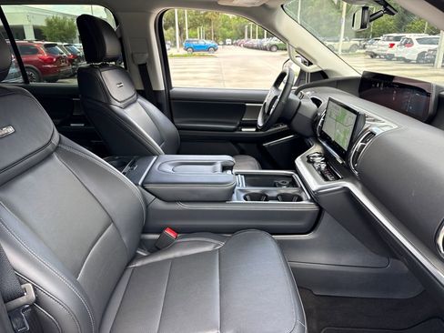 Used 2025 Ford Expedition Max Platinum w/ Driver's Package AWD/4WD image 29