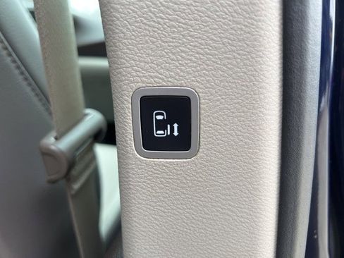 Certified 2017 Chrysler Pacifica Touring-L image 16