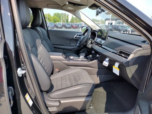 New 2025 Mitsubishi Outlander SE image 10