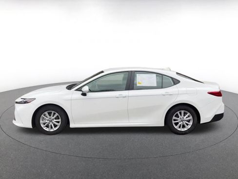 Used 2025 Toyota Camry LE image 9