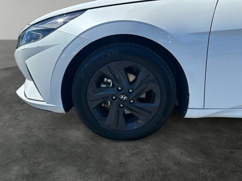 Used 2022 Hyundai Elantra SEL w/ Cargo Package FWD image 4