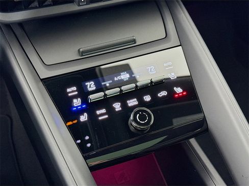 New 2025 Porsche Macan Electric image 21