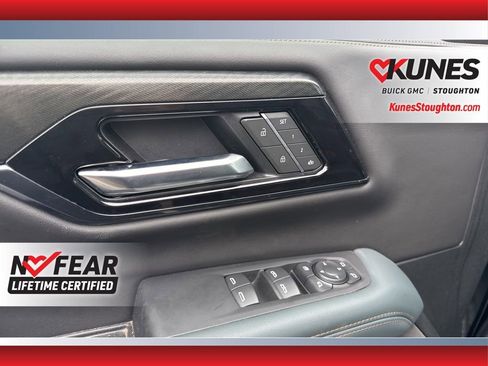 Used 2025 GMC Yukon XL AT4 image 18