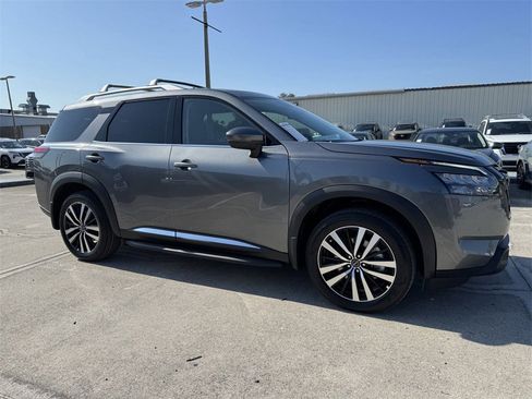 New 2025 Nissan Pathfinder Platinum w/ Lighting Package (N93) image 2