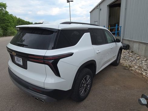 Used 2026 Chevrolet Traverse LT AWD/4WD image 6
