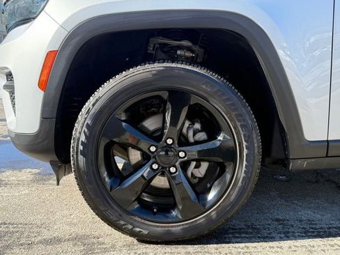 Used 2023 Jeep Grand Cherokee Altitude image 19