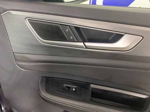 Used 2025 Volkswagen Atlas Cross Sport SE image 41