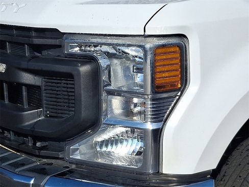 Used 2022 Ford F250 XL w/ Power Equipment Group image 9