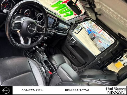 Used 2020 Jeep Wrangler Unlimited Sahara image 29