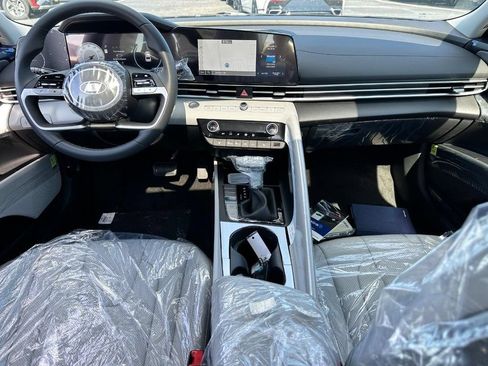 Used 2026 Hyundai Elantra Limited FWD image 6