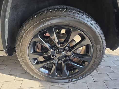 Used 2020 Jeep Grand Cherokee Altitude image 36