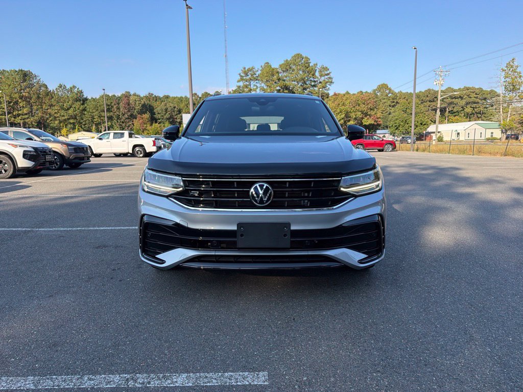Used 2023 Volkswagen Tiguan SE R-Line FWD image 3