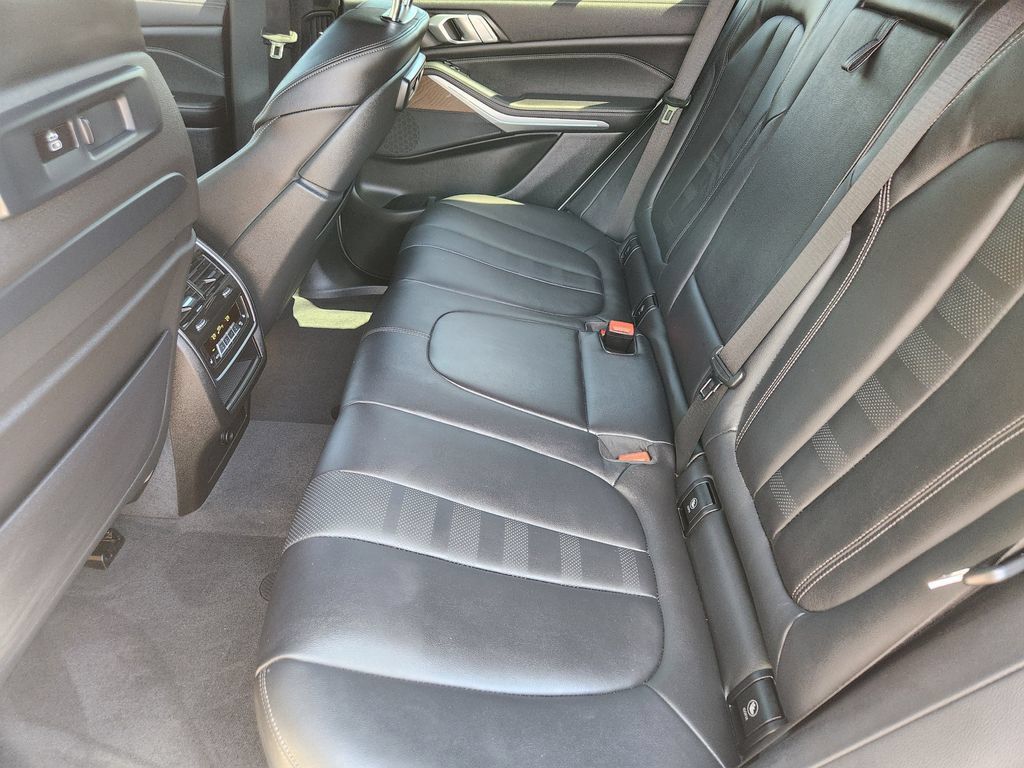 Used 2022 BMW X5 xDrive40i w/ Executive Package AWD/4WD image 19