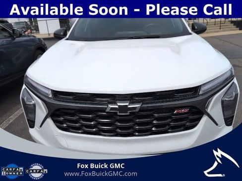 Used 2024 Chevrolet Trax RS w/ Sunroof Package FWD image 2