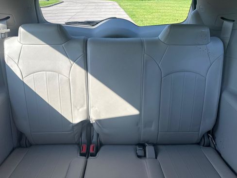 Used 2015 Buick Enclave Leather FWD image 18