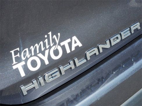 Certified 2024 Toyota Highlander LE image 8