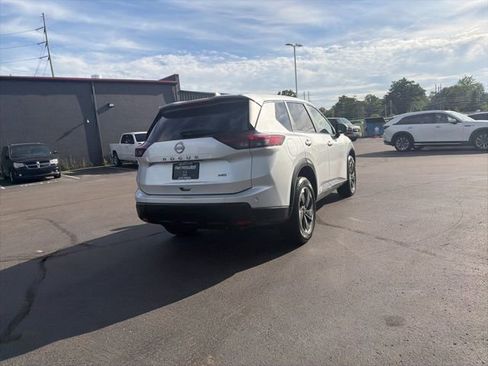 Used 2025 Nissan Rogue SV AWD/4WD image 9