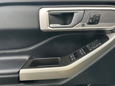 Certified 2022 Ford Explorer Limited w/ Equipment Group 301A image 12