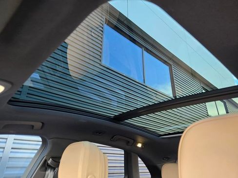 Used 2025 Porsche Macan image 21