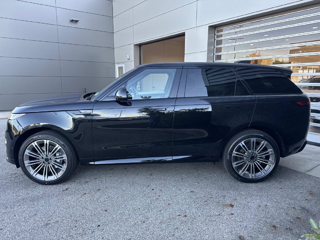 New 2027 Land Rover Range Rover Sport Dynamic SE AWD/4WD image 4