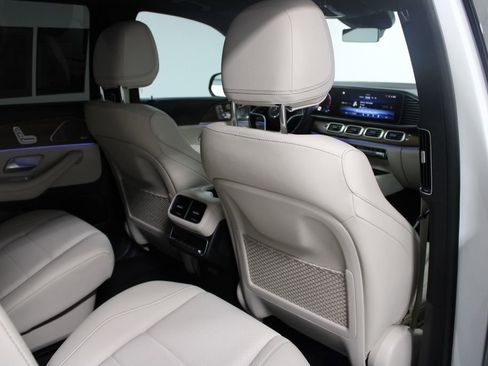 Used 2025 Mercedes-Benz GLS 450 4MATIC image 28