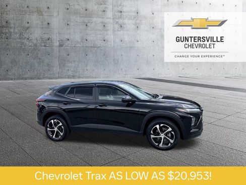Used 2024 Chevrolet Trax RS w/ Driver Confidence Package FWD image 1