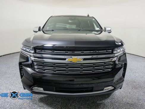 Used 2023 Chevrolet Suburban Premier AWD/4WD image 2