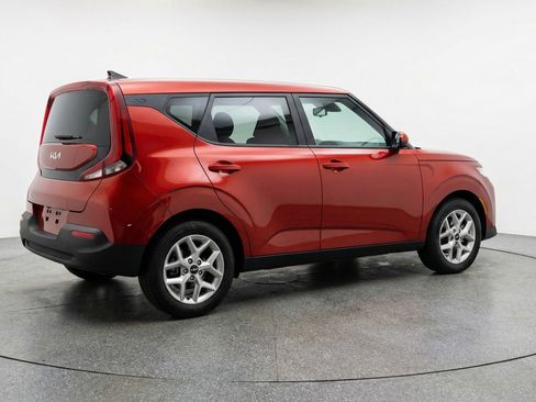 Used 2025 Kia Soul LX w/ LX Technology Package FWD image 9