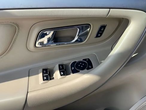 Used 2015 Ford Taurus SEL image 24