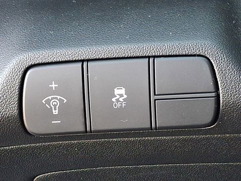 Certified 2025 Hyundai Elantra Sport image 24