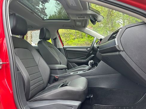 Certified 2023 Volkswagen Jetta SE w/ Panoramic Sunroof Package FWD image 15