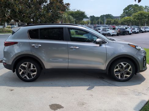 Used 2021 Kia Sportage EX w/ EX Technology Package FWD image 11