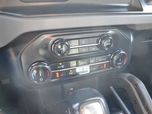 Used 2022 Ford Bronco Big Bend w/ Sasquatch Package image 13