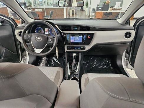 Used 2018 Toyota Corolla LE image 9