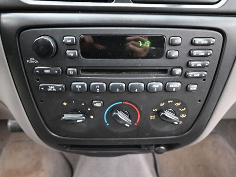 Used 2002 Ford Taurus SE image 15