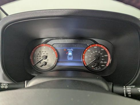 Used 2022 Nissan Frontier PRO-4X image 11
