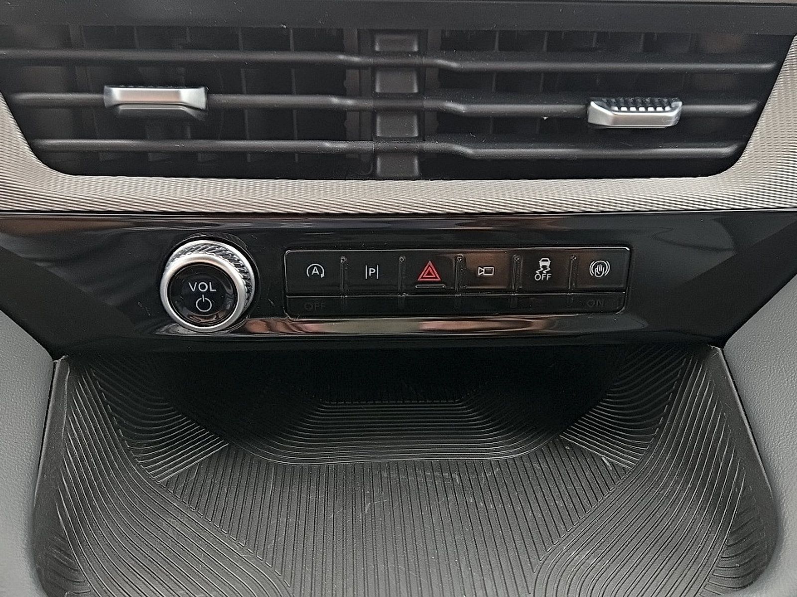 Used 2025 Ford Explorer Active w/ Active Comfort Package AWD/4WD image 19