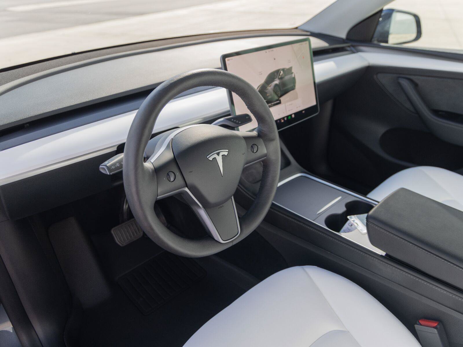 Used 2022 Tesla Model Y Long Range AWD/4WD image 16