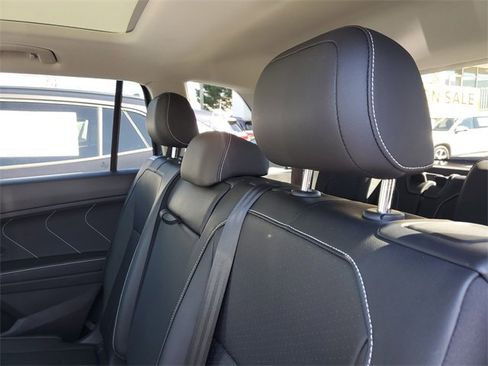 Certified 2023 Volkswagen Tiguan SE w/ Panoramic Sunroof Package image 9