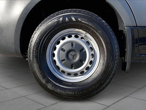 Used 2025 Mercedes-Benz Sprinter 2500 image 11