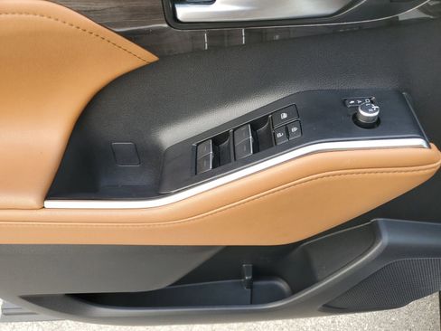 Used 2023 Toyota Highlander Platinum image 21