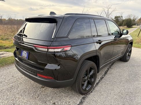 Used 2023 Jeep Grand Cherokee Altitude image 10