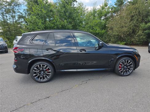 New 2026 BMW X5 xDrive40i w/ M Sport Package AWD/4WD image 2