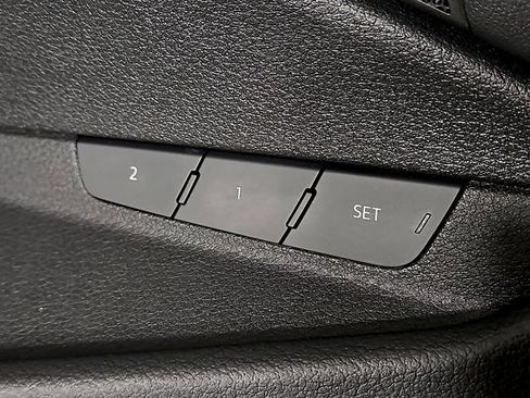 Used 2023 Audi e-tron Premium w/ Convenience Plus Package image 26