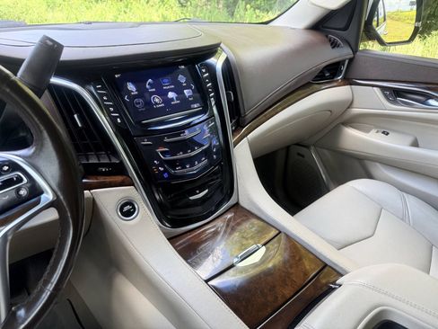 Used 2017 Cadillac Escalade Premium Luxury AWD/4WD image 23