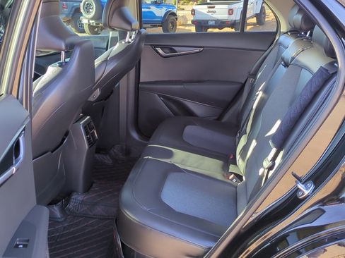 Used 2024 Kia Niro EX Touring image 26