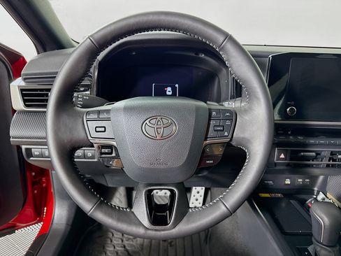 Used 2026 Toyota Camry Hybrid FWD image 12
